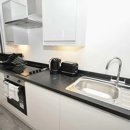 Modern & Stylish 1 Bed In Apartment *