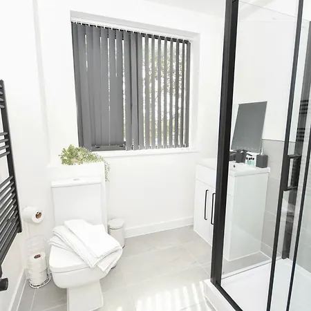 Modern & Stylish 1 Bed In Apartment *